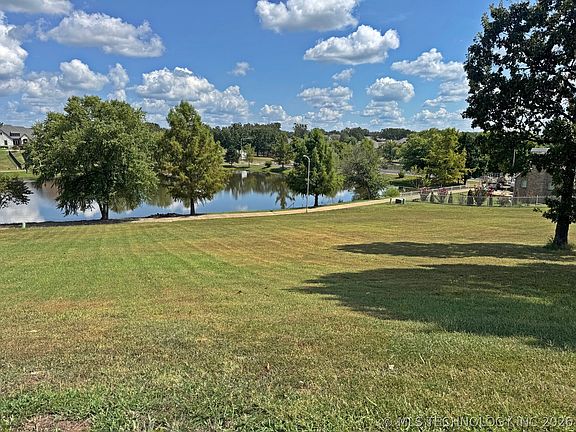 5th image of 780 W Southlake Dr