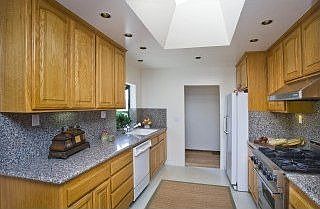 4th image of 290 Fernwood Dr