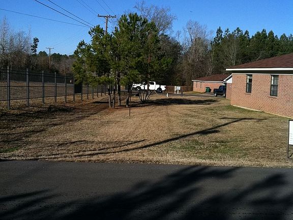 3rd image of 310 Willow Creek Cir