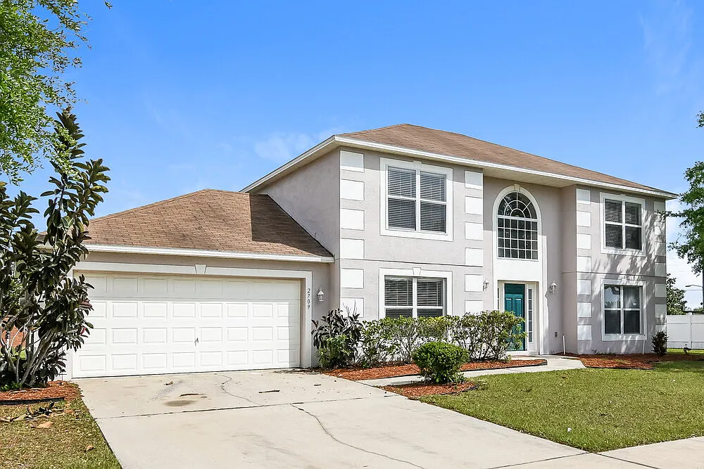 4 bed, 2.5 bath, 2380 sqft, $2,490 — Photo 4