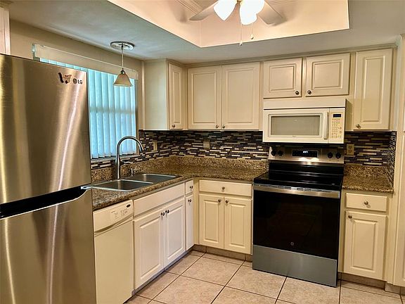 3rd image of 2529 OAKLEAF LANE #30C