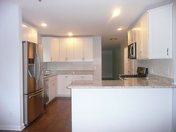 4th image of 8410 Summitridge Dr