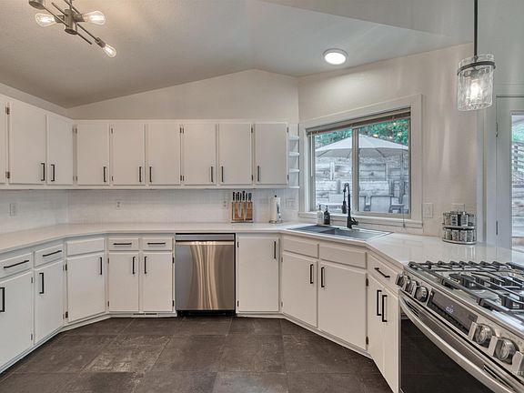 4th image of 3096 N 24th St