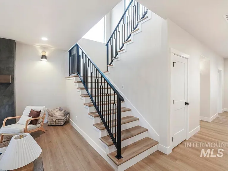 547 Canyon Falls Dr — Photo 27