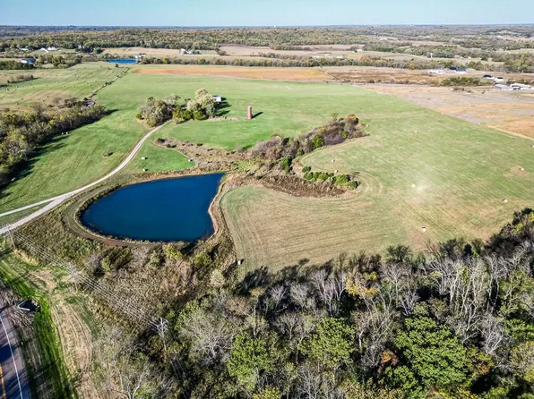 20407 Tonganoxie Rd, Tonganoxie, KS 66086