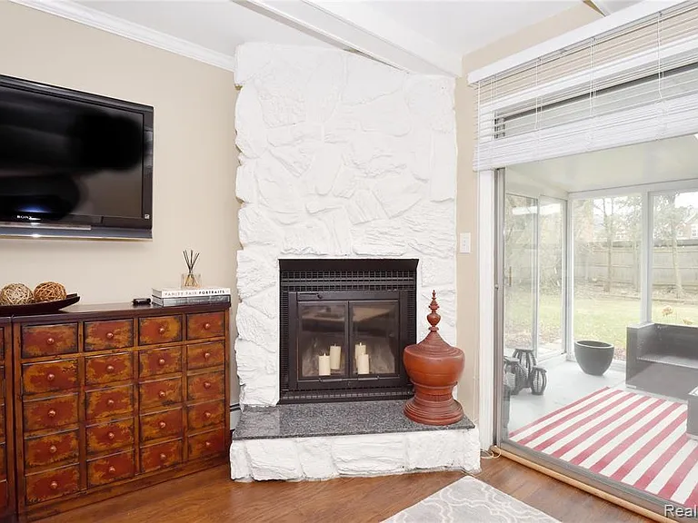 2698 Yorkshire Rd — Photo 5