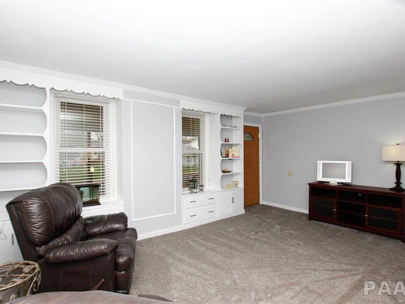 4th image of 1437 E Hines Ave