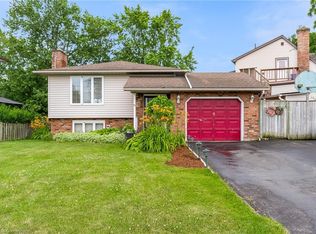 9 Valley Rd, Saint Catharines, ON L2S 1Y7