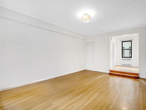 4th image of 9 W 64th St APT 6A