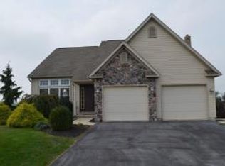 16 Township Line Dr, Fredericksburg, PA 17026