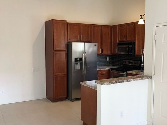 4th image of 78650 Avenue 42 APT 1310