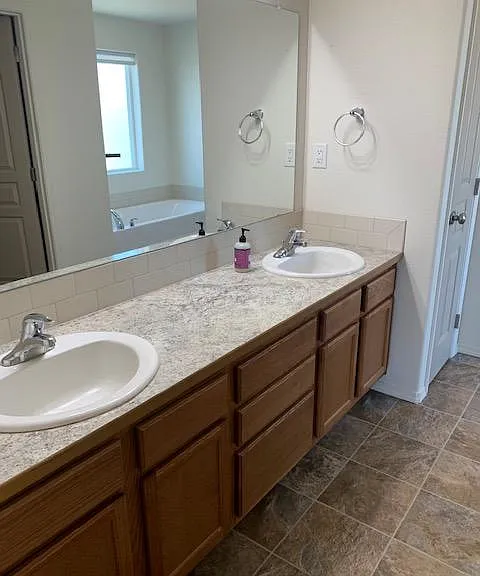1718 NW Larch Wood Ct — Photo 17
