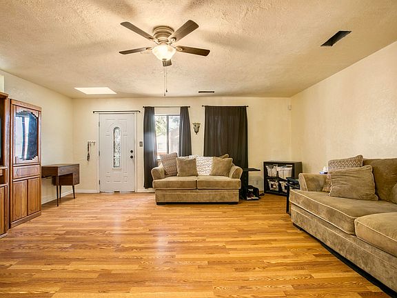 4th image of 2009 Gomez Dr SW