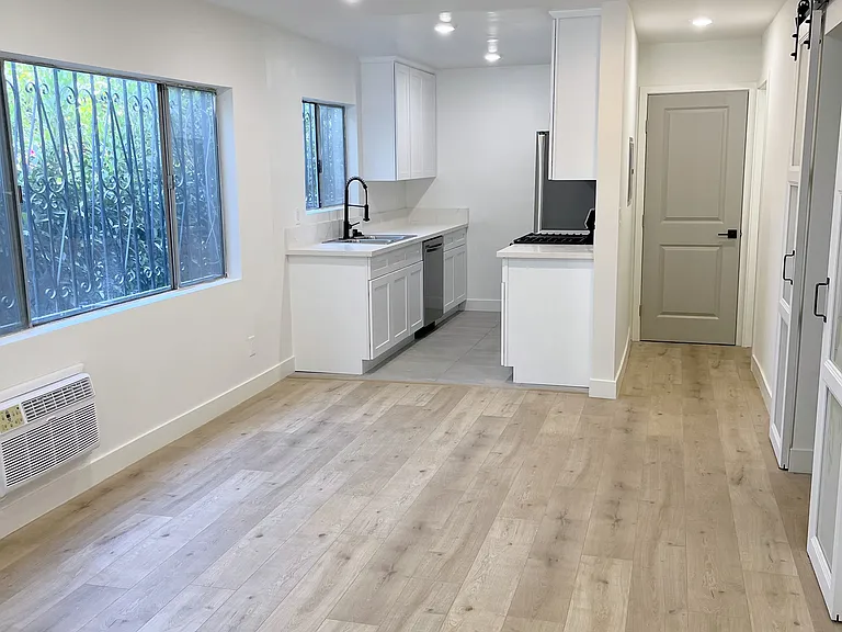 1832 N Wilcox Ave — Photo 15