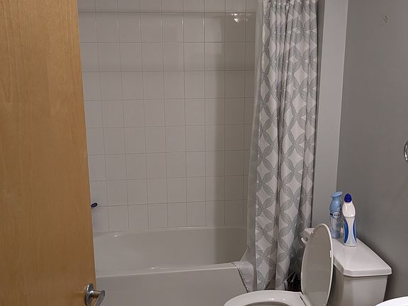 4th image of 1616 W Montrose Ave