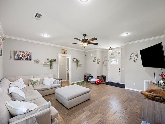 5th image of 1100 Lindsey Ln