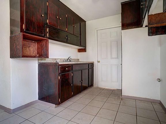 4th image of 5814 Helena Ct