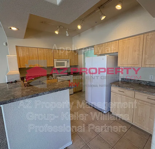7401 W Arrowhead Clubhouse Dr — Photo 12
