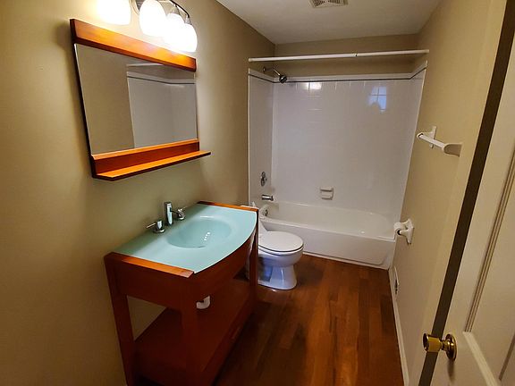 3rd image of 5580 Waterman Blvd #3