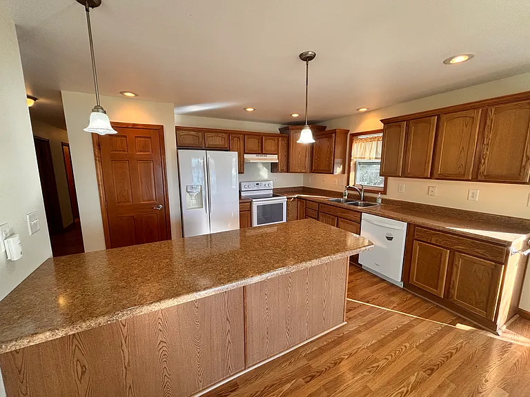 3775 W Columbia St — Photo 4