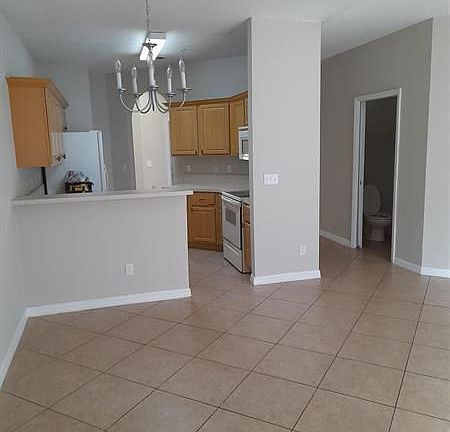 4th image of 821 Pipers Cay Dr