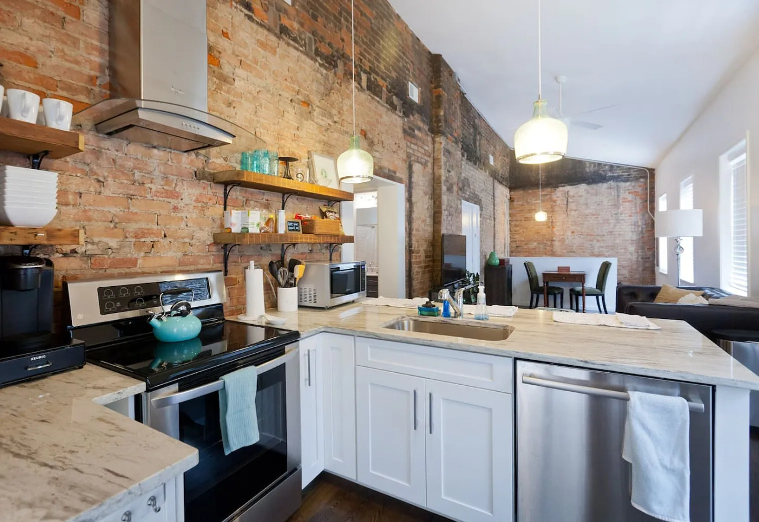2 bed, 1.0 bath, $3,213 — Photo 4