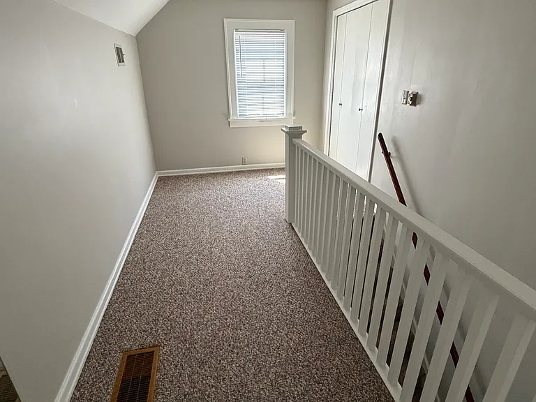 835 W 6th St — Photo 11