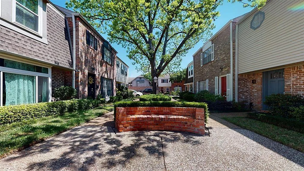 3 bed, 2.5 bath, 1872 sqft, $2,395 — Photo 3