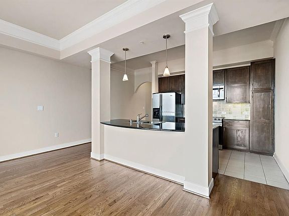 4th image of 3333 Allen Pkwy Unit 1006