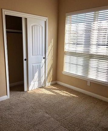 5th image of 2947 Angelina Dr