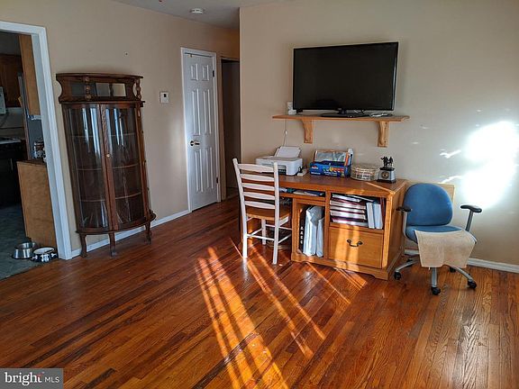 3rd image of 110 Dickens St