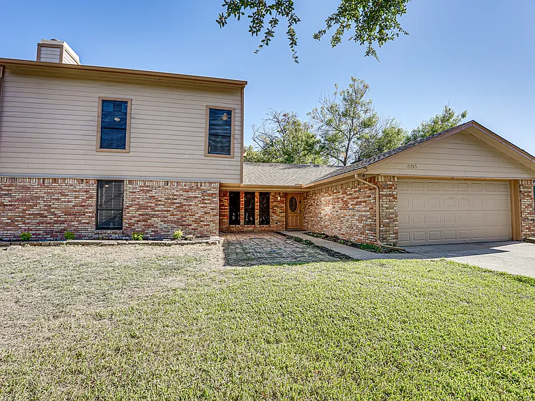605 Scenic Dr — Photo 2
