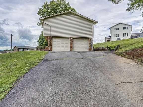 5th image of 4417 Matilda Pl