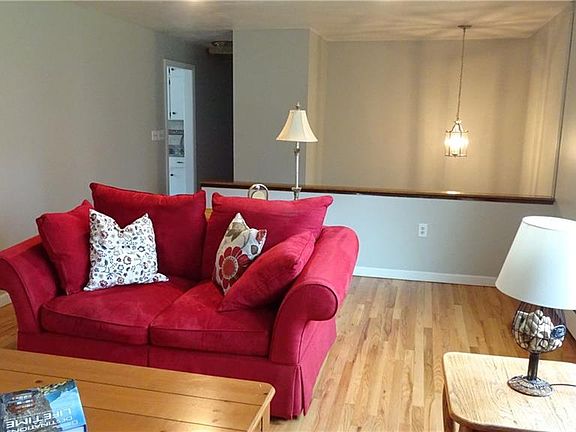 4th image of 678 Avery St