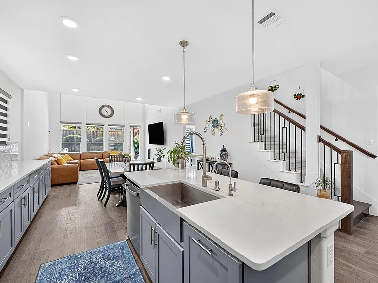 4000 Nightingale St — Photo 4