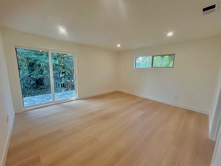 Master bedroom with Balcony