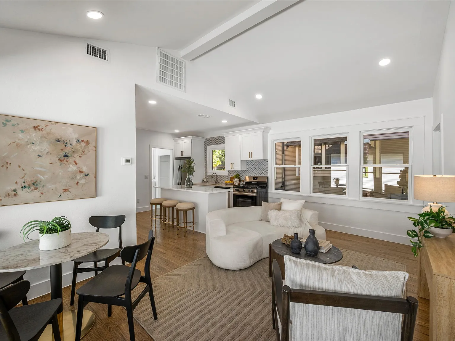 2 bed, 913 sqft, $2,900 — Photo 4