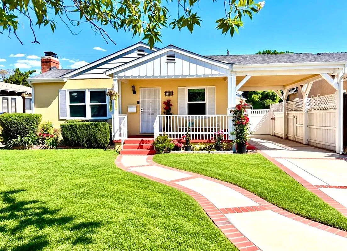3 bed, 1.0 bath, 1014 sqft, $4,200 — Photo 1