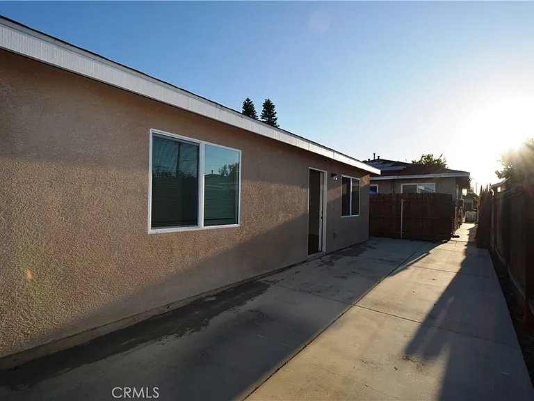 18328 Devlin Ave — Photo 8