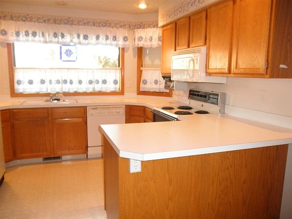 4th image of 8325 Willowdale Dr