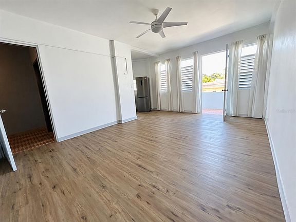 2nd image of 2844 Avenue Roosevelt #305