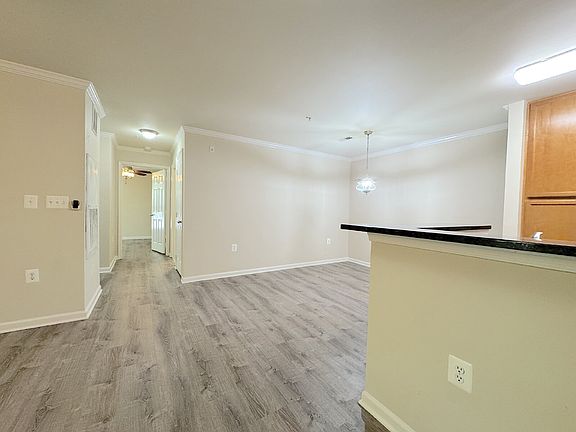 5th image of 1509 N Point Dr APT 2