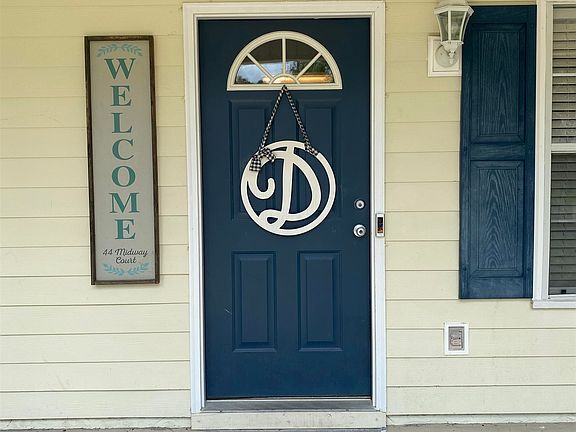 3rd image of 44 Midway Ct