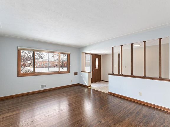 3rd image of 7521 Newton Ave S
