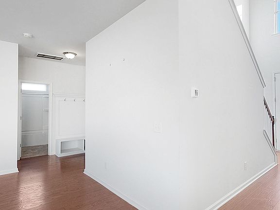 4th image of 3 Dispatch Rd