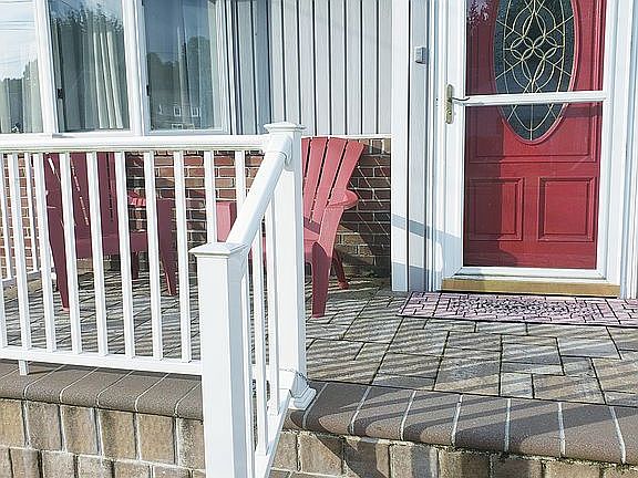 2nd image of 13 Adams St N