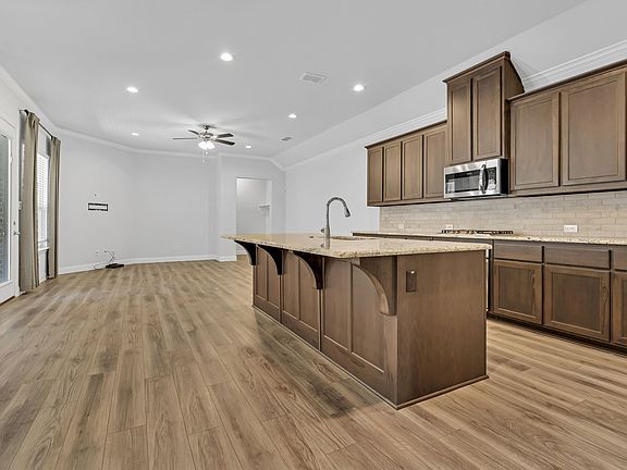 5th image of 617 Boardwalk Way
