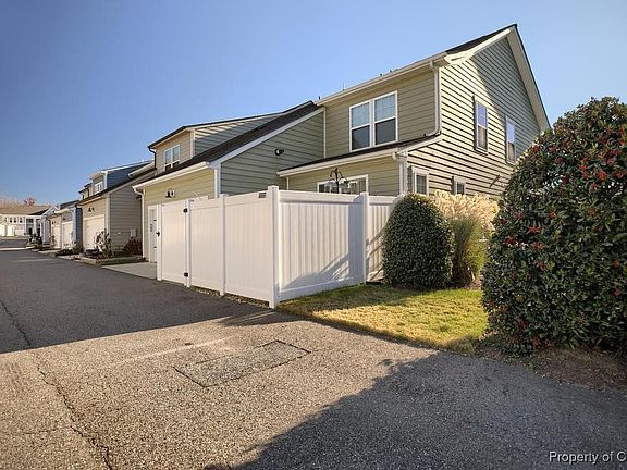 2nd image of 4060 Prospect St