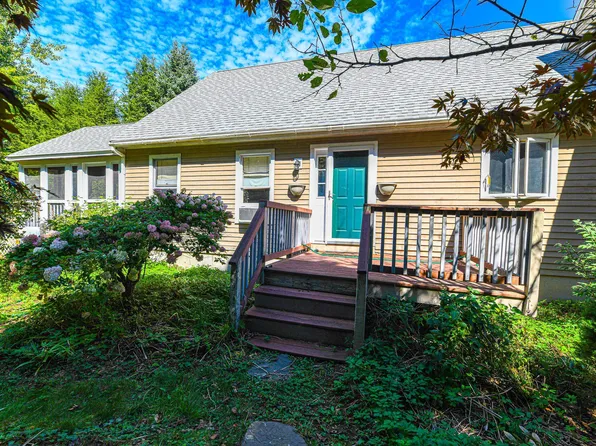 15 Hemlock Court, Newfields, NH 03856