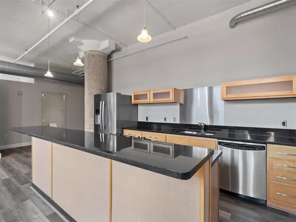 1627 Locust St APT 302, Saint Louis, MO 63103